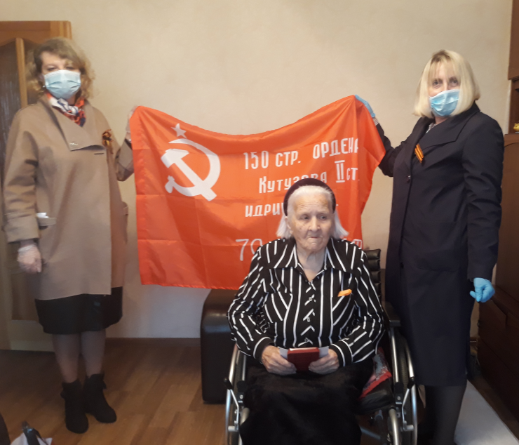 Ветеранам Великой Отечественной войны вручены Знамёна Победы
