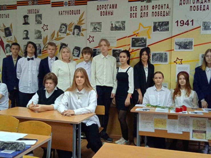 Патриотический проект партии «Единая Россия» под названием «Парта героя» стартовал в школах России.