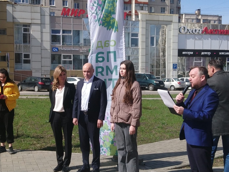 15 апреля глава администрации Липецкой области И.Г. Артамонов и глава города Липецка Уваркина Е.Ю. совершили объезд по объектам г. Липецка.